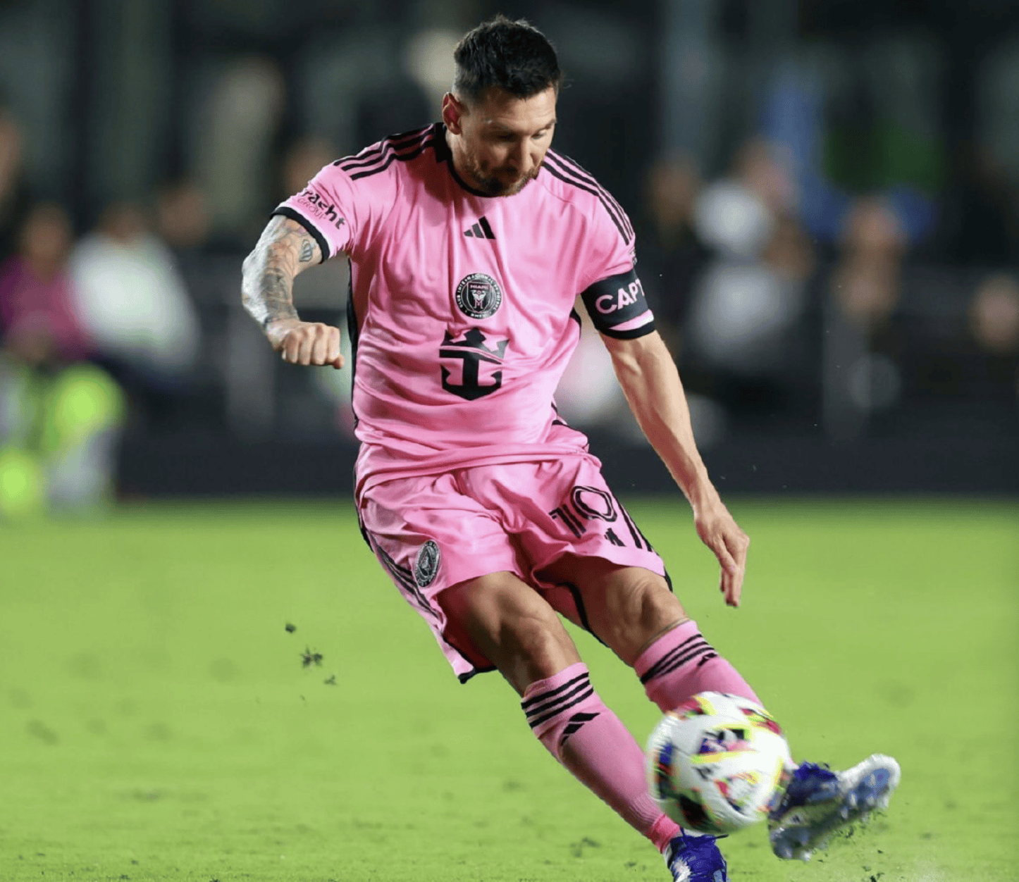  梅西在切尔西比赛中战术调整，惊险取胜引发热议！九游体育下载